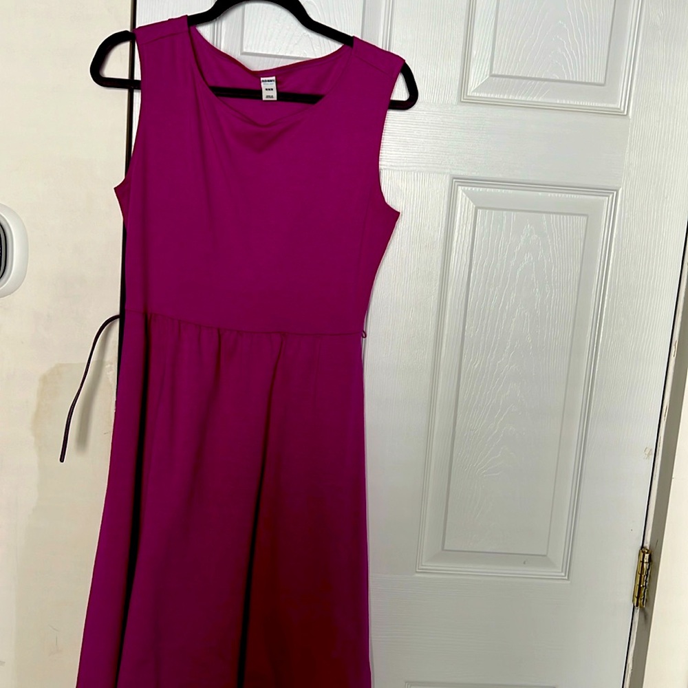 Women’s sleeveless purple dress